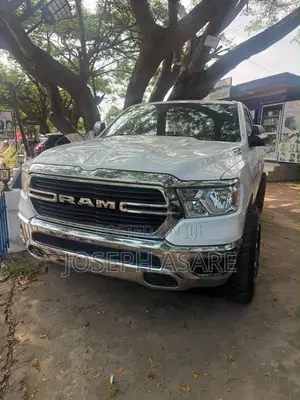 RAM 1500 2021 White