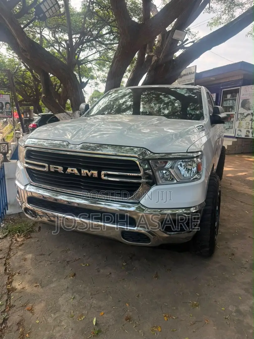 RAM 1500 2021 White