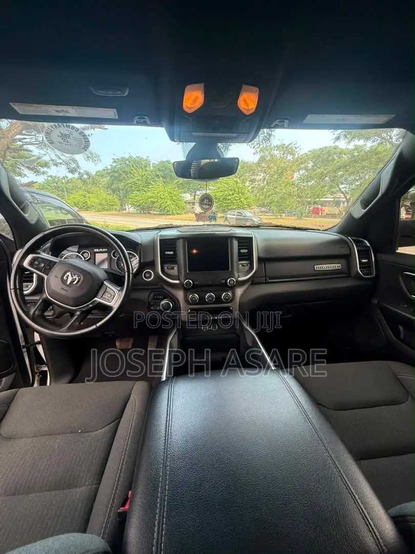 RAM 1500 2021 White