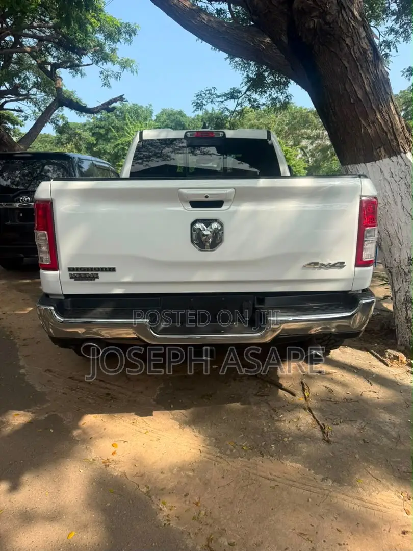 RAM 1500 2021 White