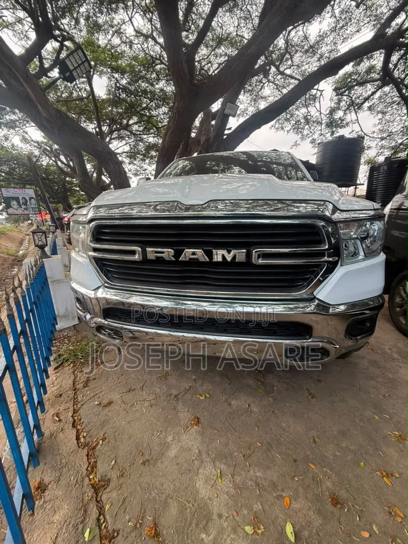 RAM 1500 2021 White