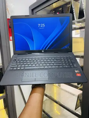 Laptop HP 15 8GB AMD Ryzen 5 HDD+SSD 320GB