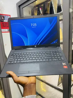 Laptop HP 15 8GB AMD Ryzen 5 HDD+SSD 320GB