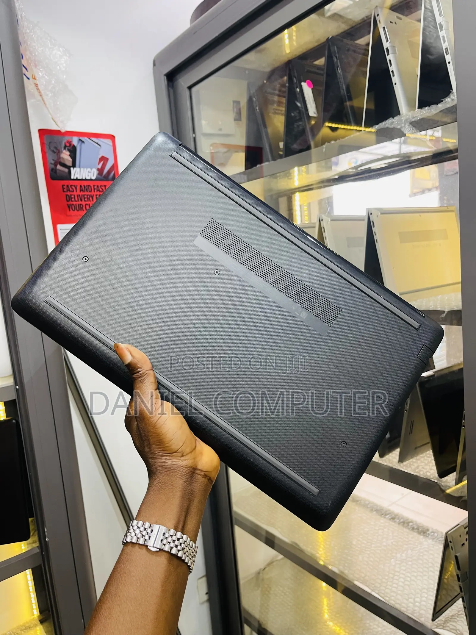 Laptop HP 15 8GB AMD Ryzen 5 HDD+SSD 320GB