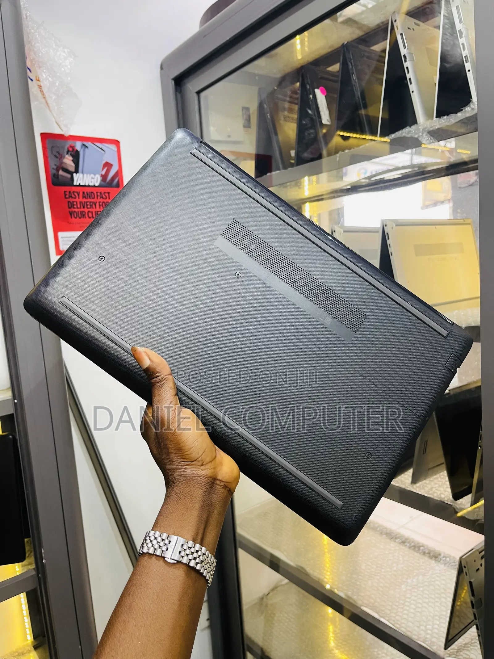 Laptop HP 15 8GB AMD Ryzen 5 HDD+SSD 320GB