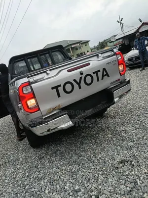 New Toyota Hilux 2025 Silver