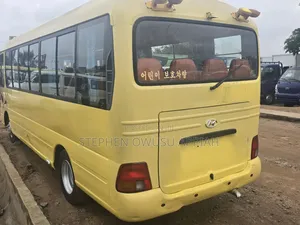 Hyundai County 2015 Yellow