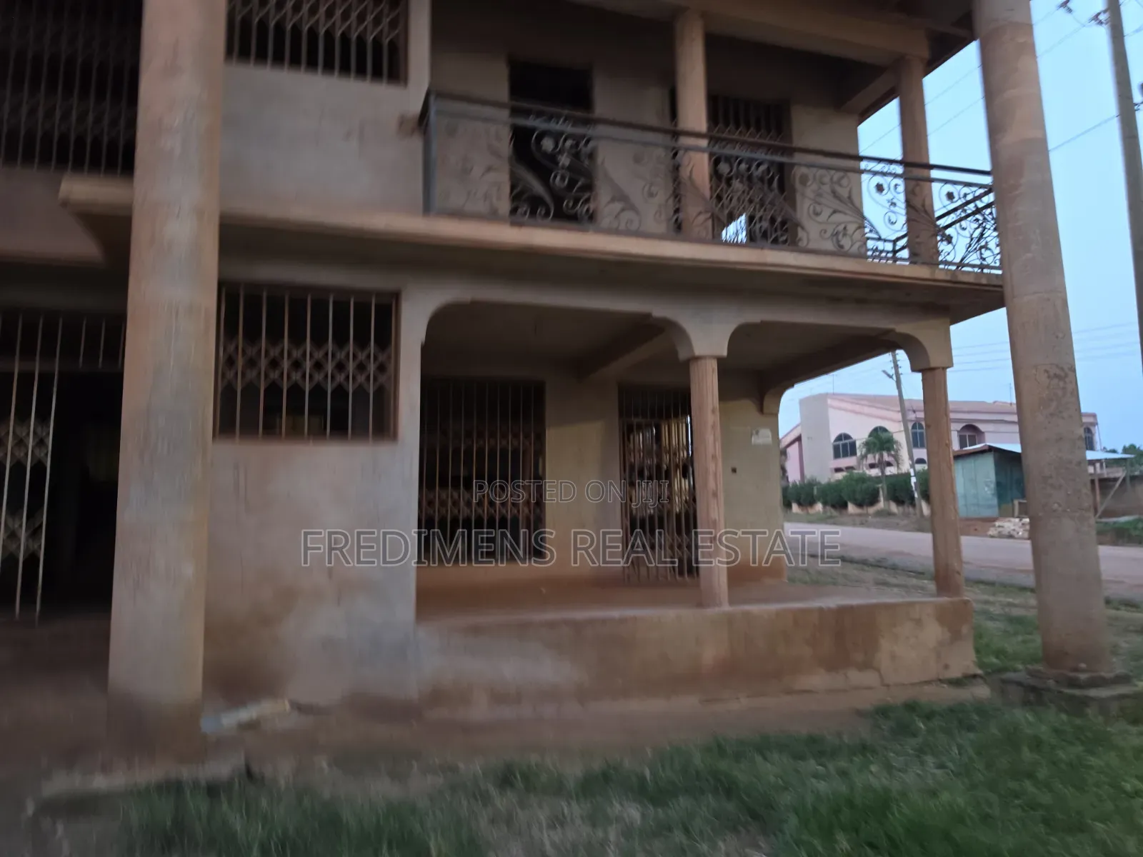 8bdrm House in Fredimens Real, Kumasi Metropolitan for sale