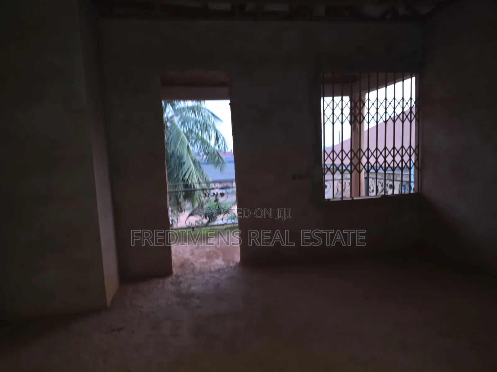 8bdrm House in Fredimens Real, Kumasi Metropolitan for sale