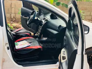 Toyota Yaris 2009 White