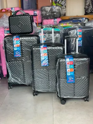 Water Resistant Traveling Bag