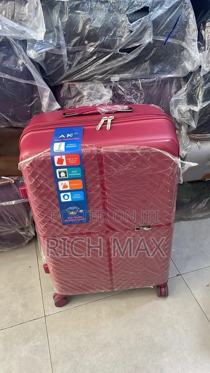Water Resistant Traveling Bag