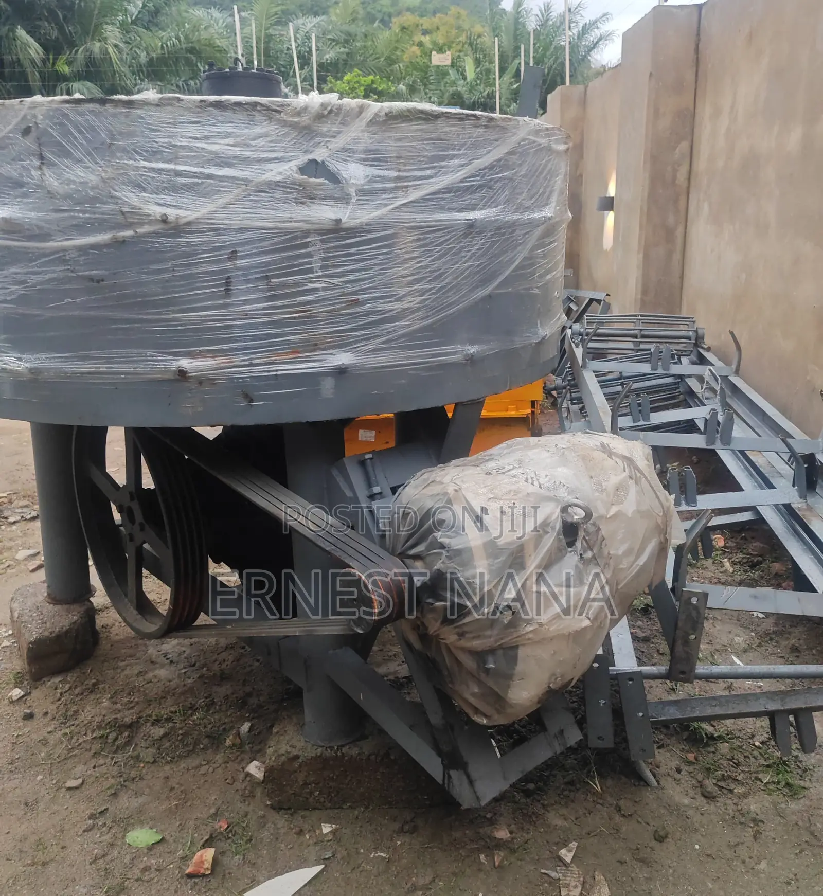 Semi-Automatic Concrete Block Machine