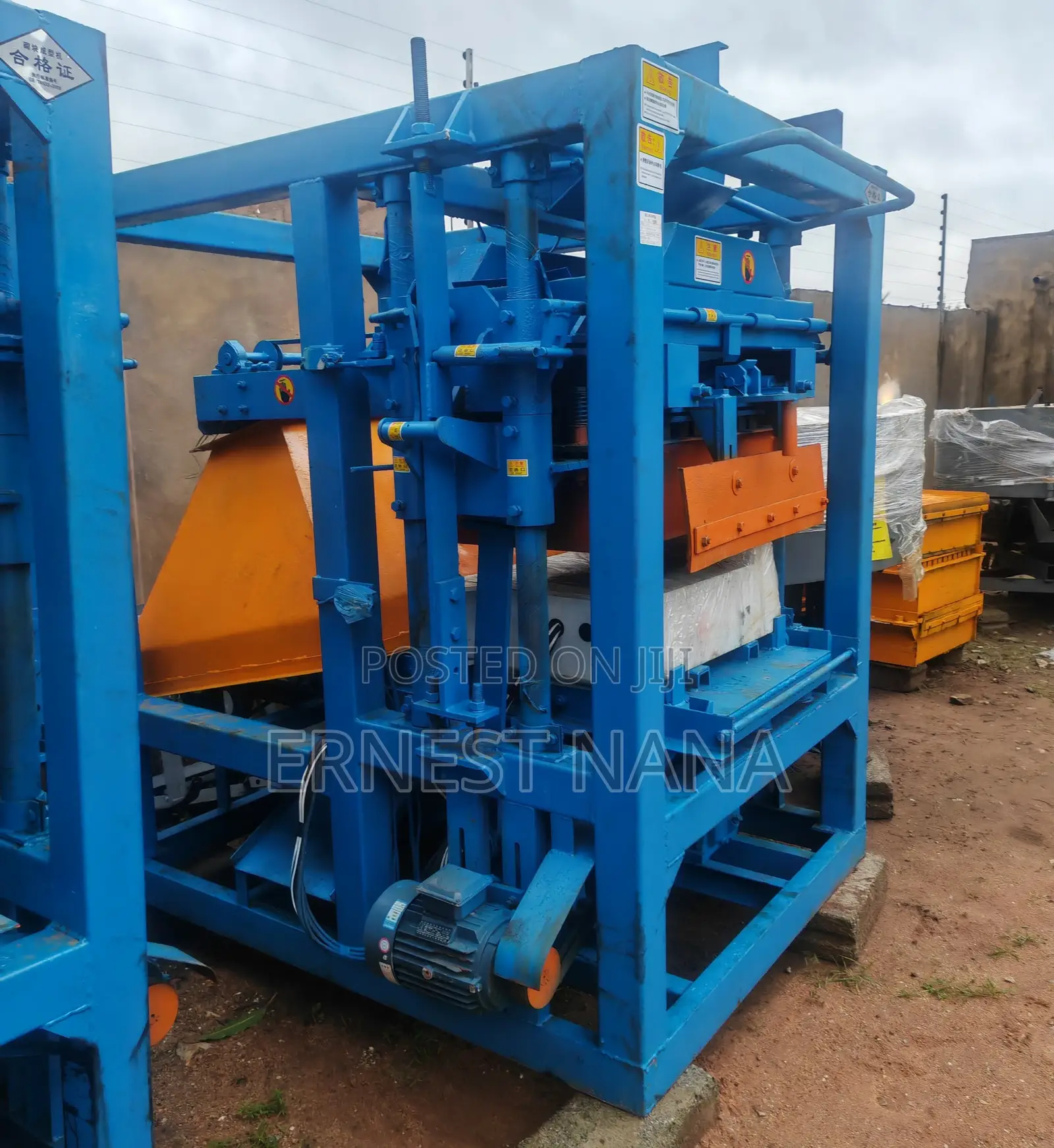 Semi-Automatic Concrete Block Machine