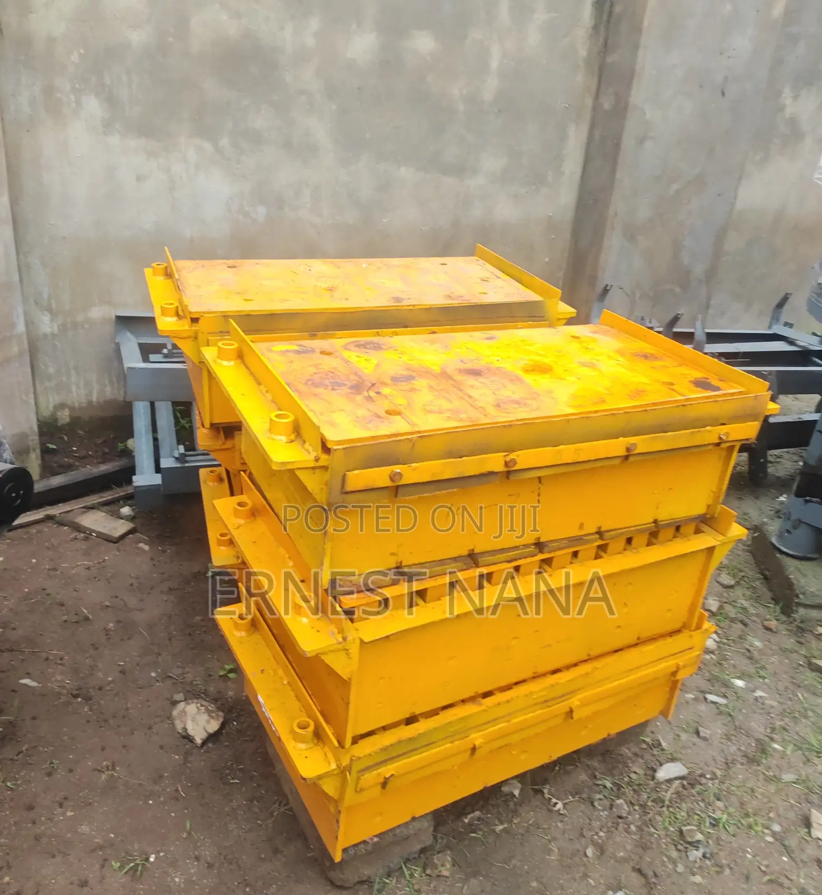 Semi-Automatic Concrete Block Machine