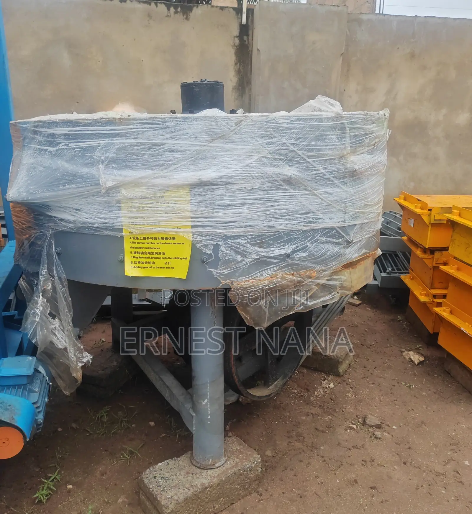 Semi-Automatic Concrete Block Machine