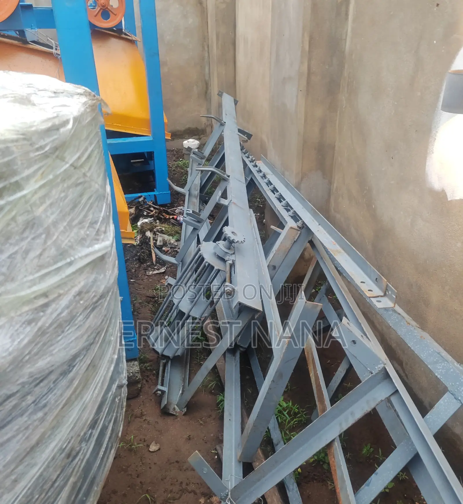 Semi-Automatic Concrete Block Machine