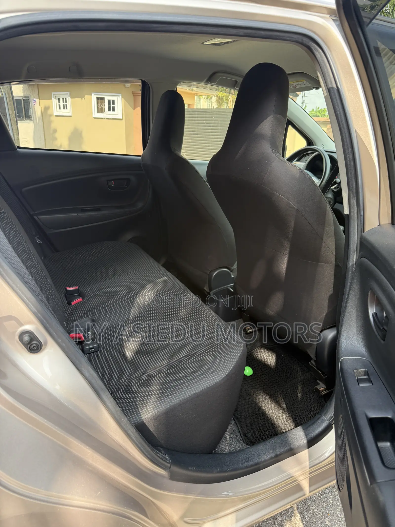 Toyota Vitz 1.3 FWD 3dr 2015 Gold