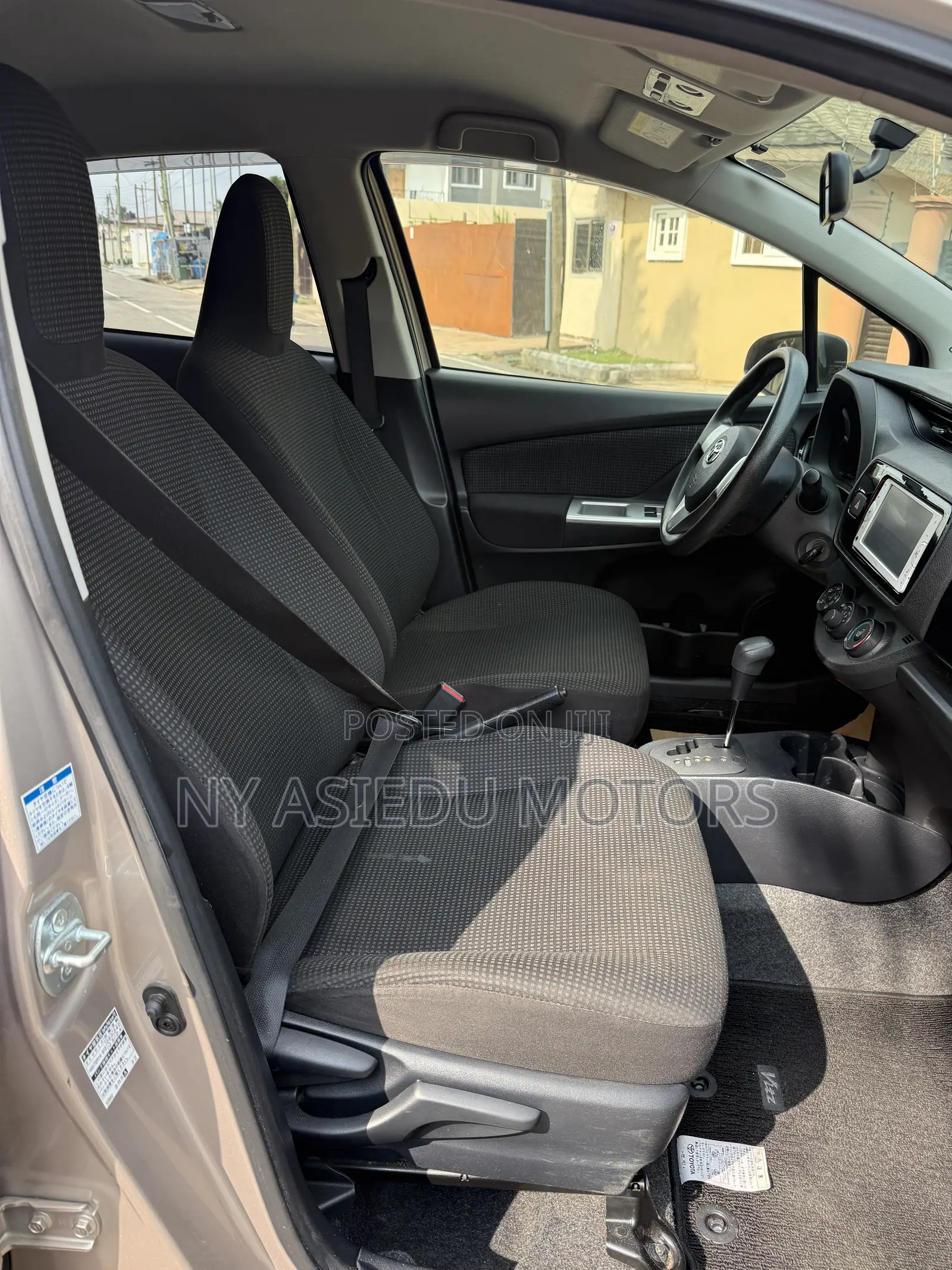 Toyota Vitz 1.3 FWD 3dr 2015 Gold