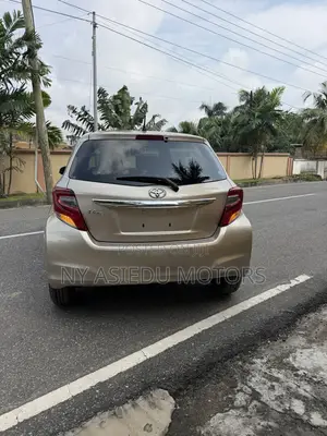 Toyota Vitz 1.3 FWD 3dr 2015 Gold