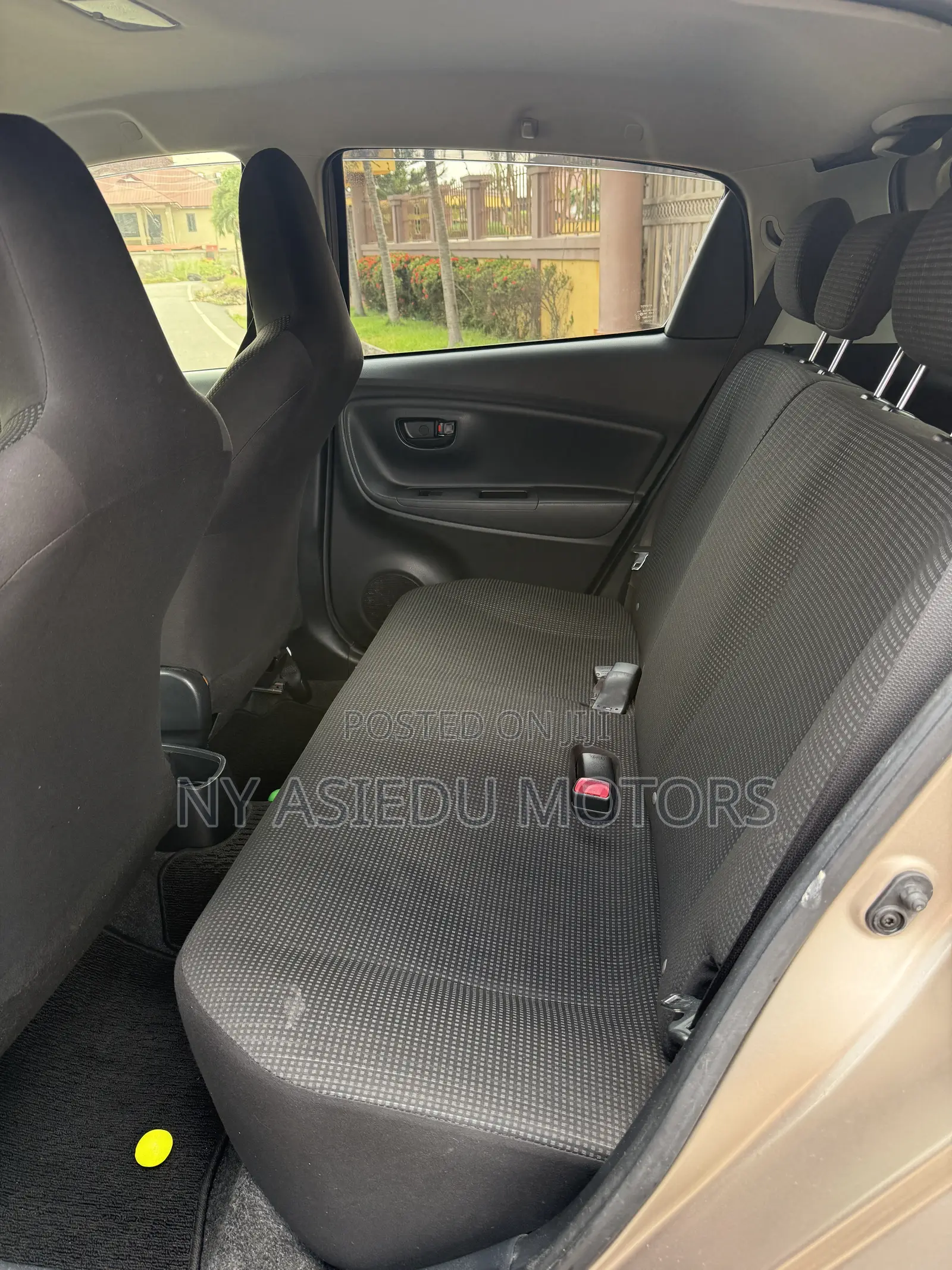 Toyota Vitz 1.3 FWD 3dr 2015 Gold