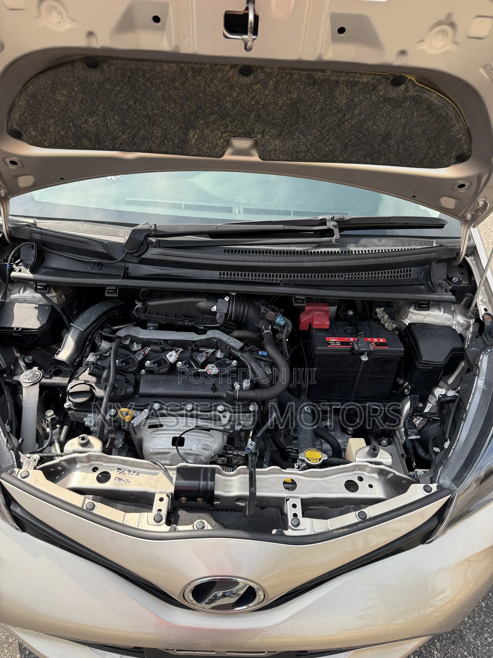 Toyota Vitz 1.3 FWD 3dr 2015 Gold