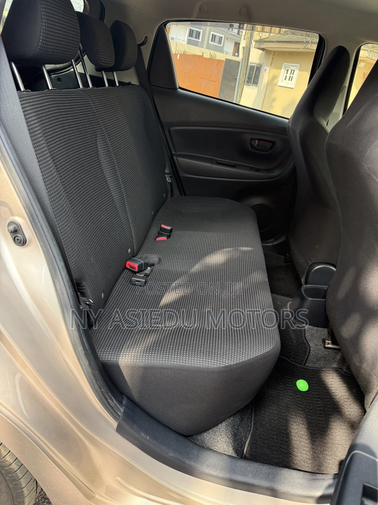 Toyota Vitz 1.3 FWD 3dr 2015 Gold
