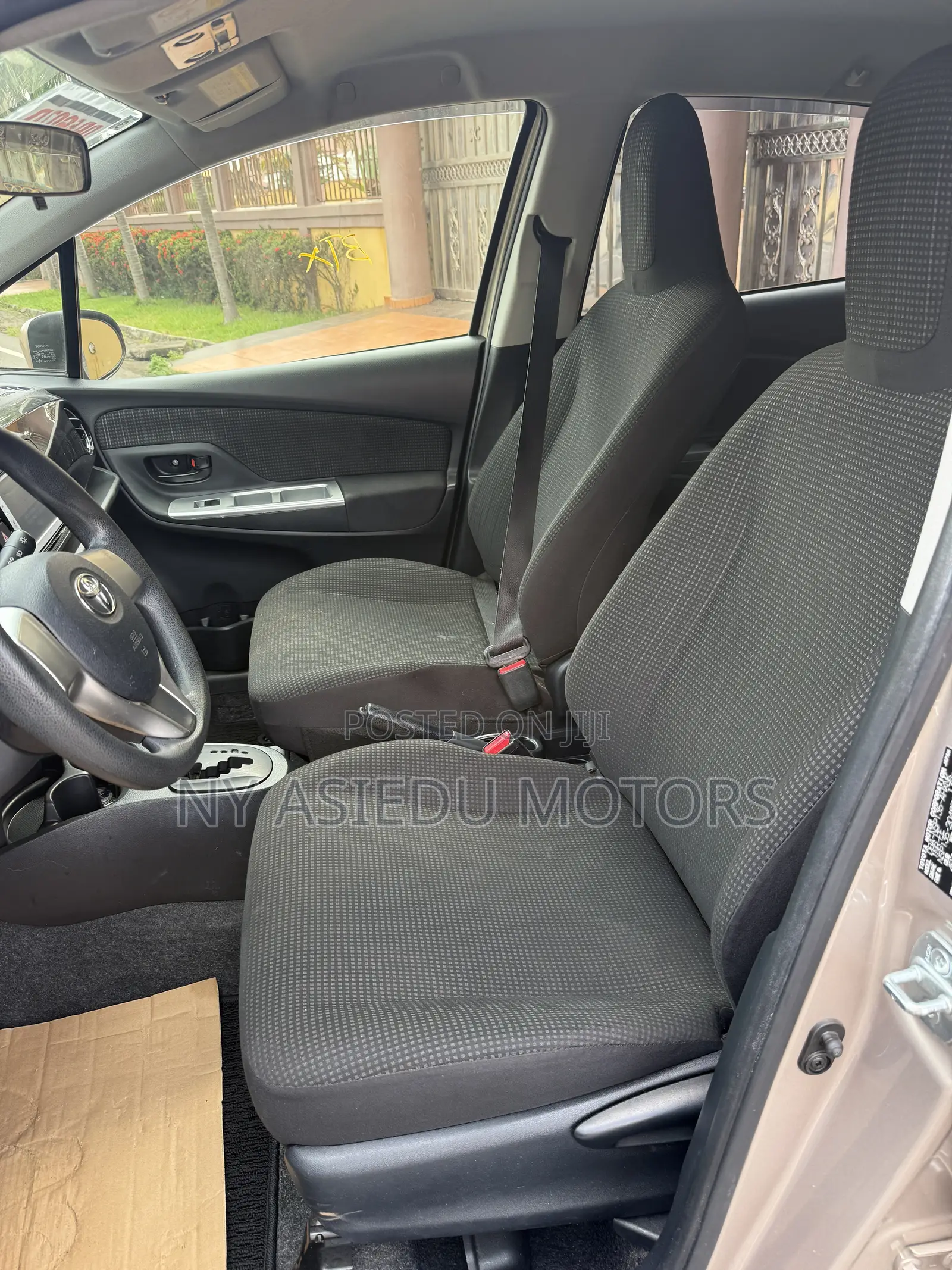 Toyota Vitz 1.3 FWD 3dr 2015 Gold