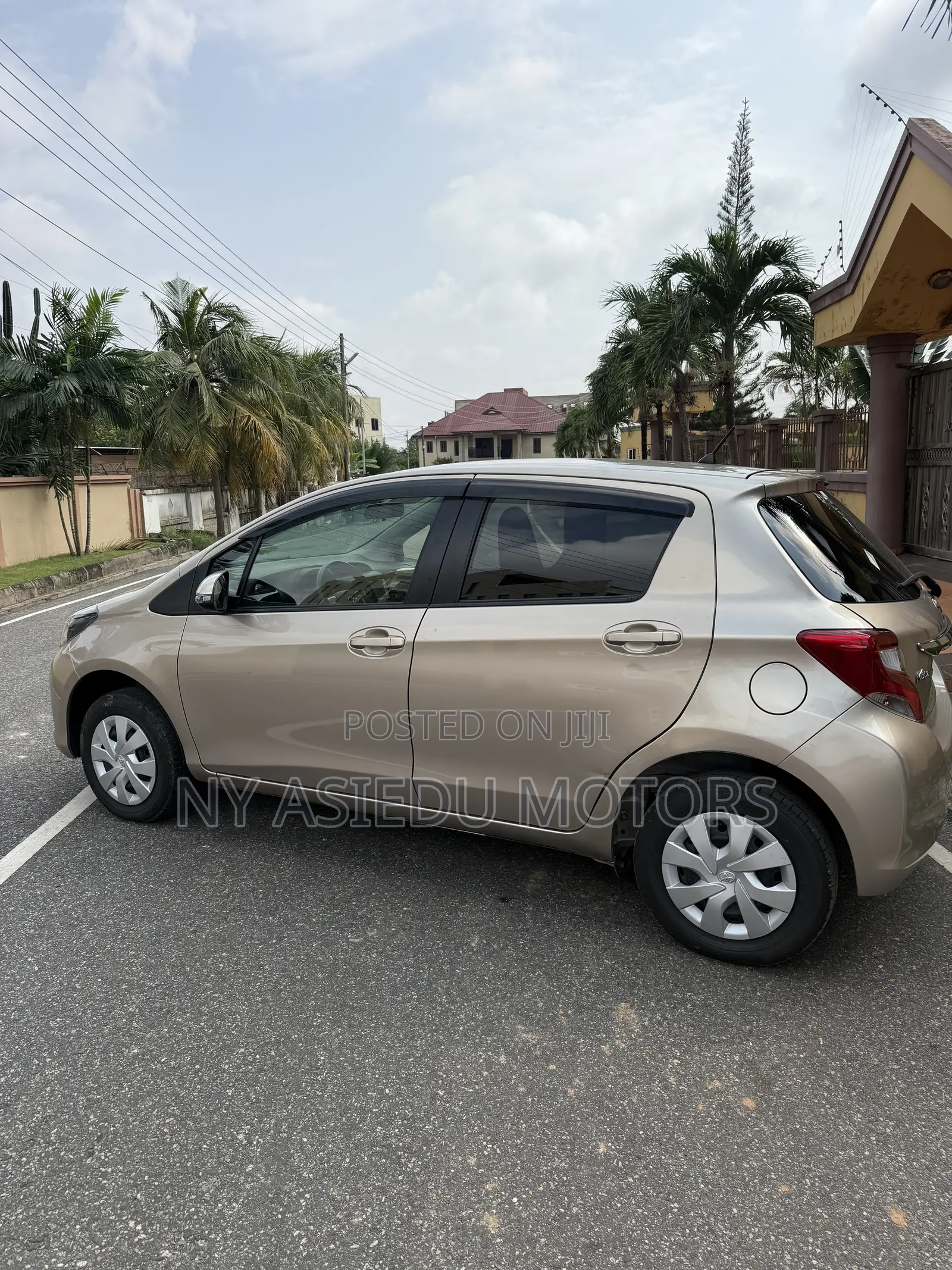 Toyota Vitz 1.3 FWD 3dr 2015 Gold