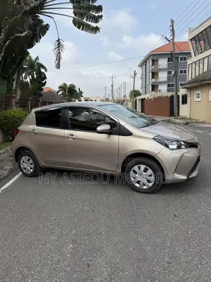 Toyota Vitz 1.3 FWD 3dr 2015 Gold
