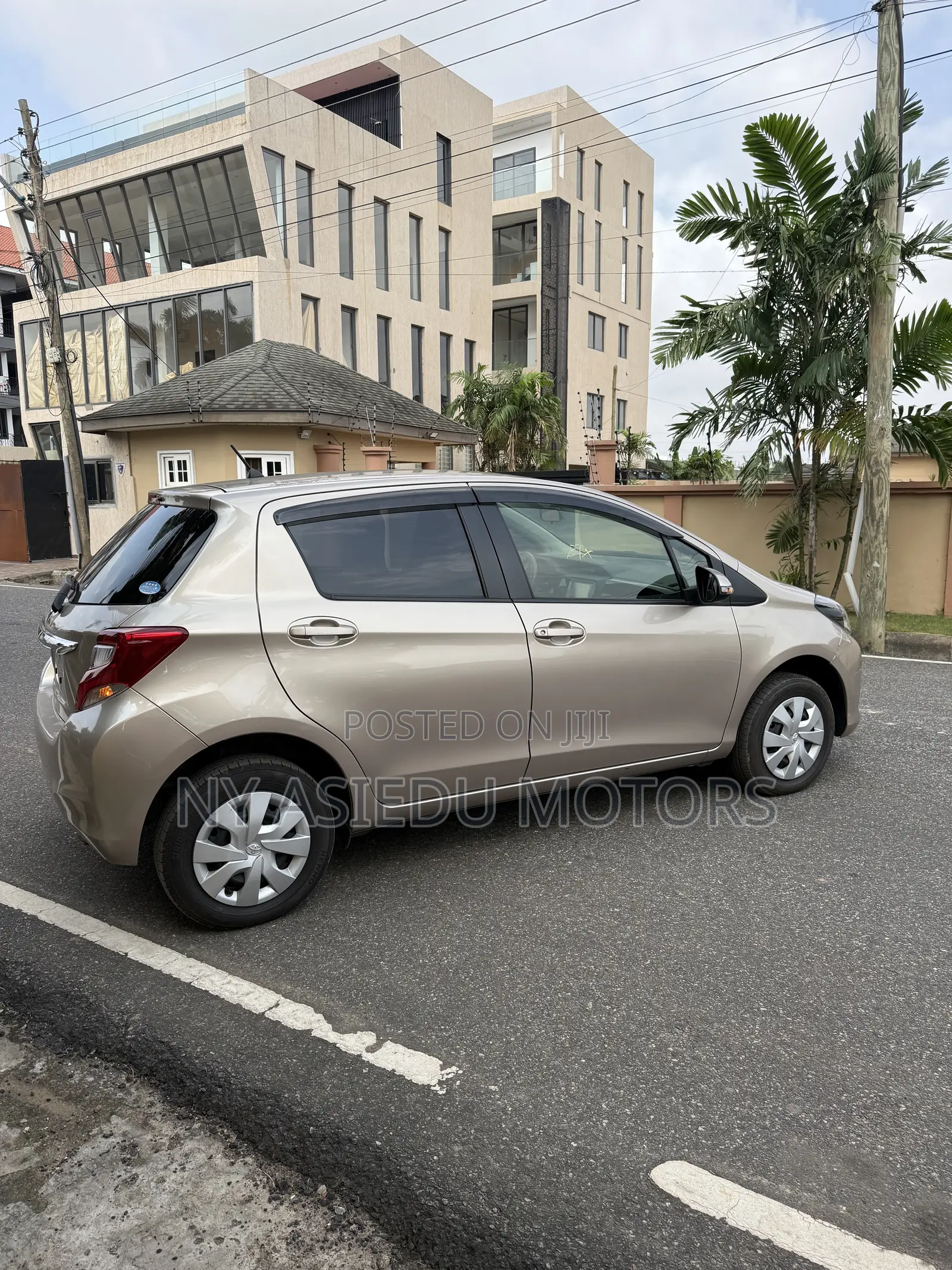 Toyota Vitz 1.3 FWD 3dr 2015 Gold