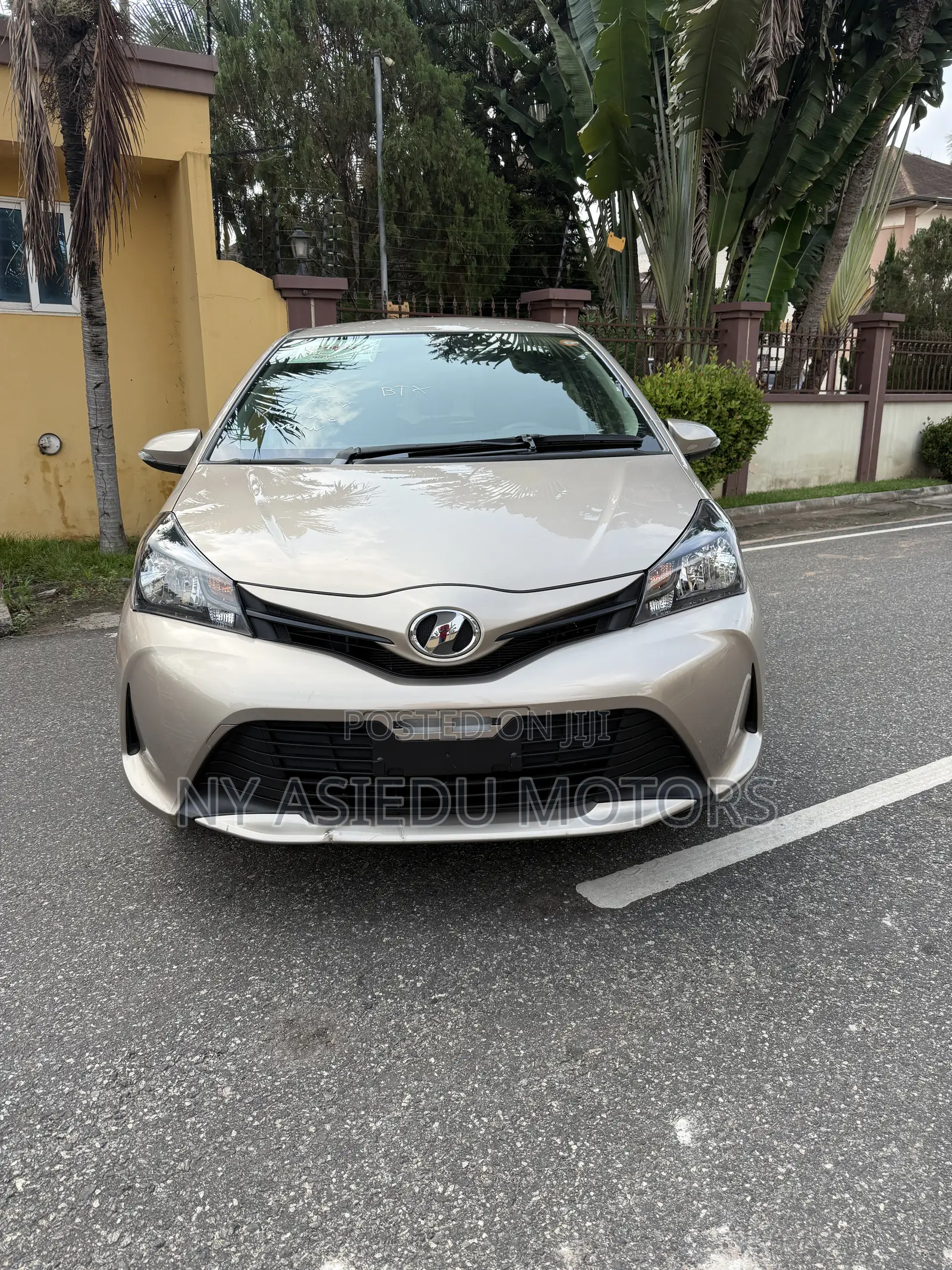 Toyota Vitz 1.3 FWD 3dr 2015 Gold