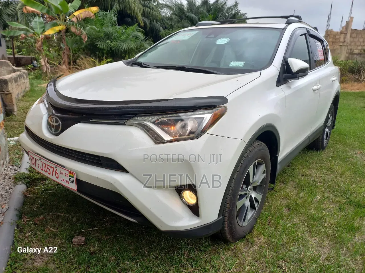 Toyota RAV4 XLE 4dr SUV (2.5L 4cyl 6A) 2018 White