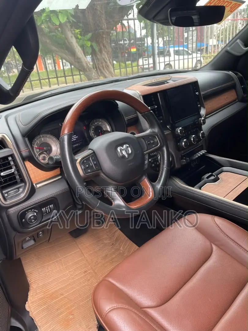 RAM 1500 2022 Black