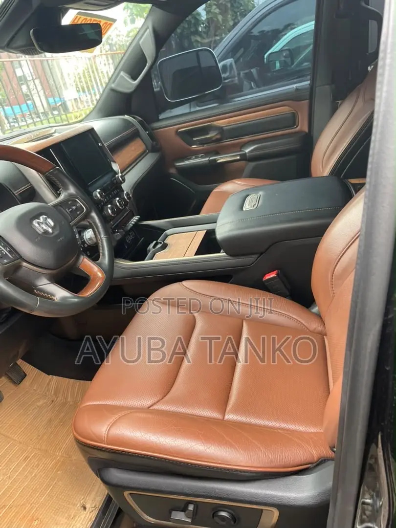 RAM 1500 2022 Black