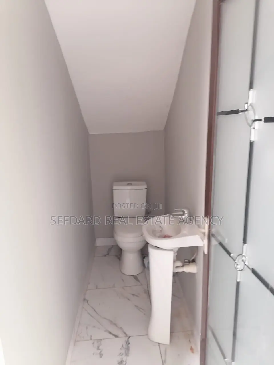 4bdrm Duplex in Sefdard Properties, Pokuase for rent