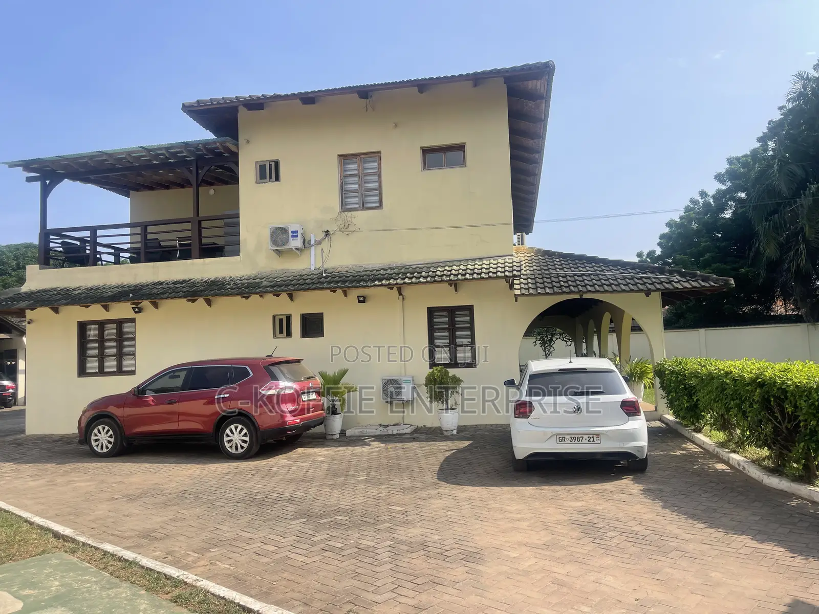 12bdrm Mansion in Tesano for sale