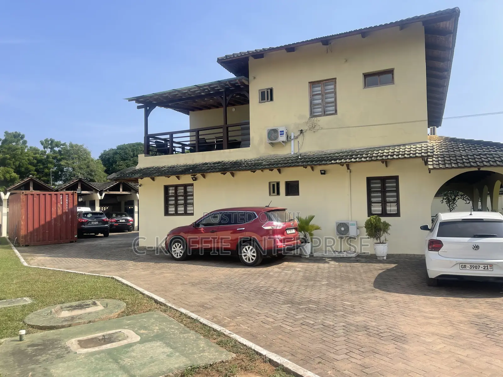 12bdrm Mansion in Tesano for sale