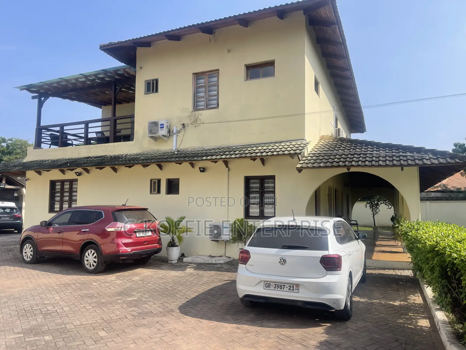 12bdrm Mansion in Tesano for sale