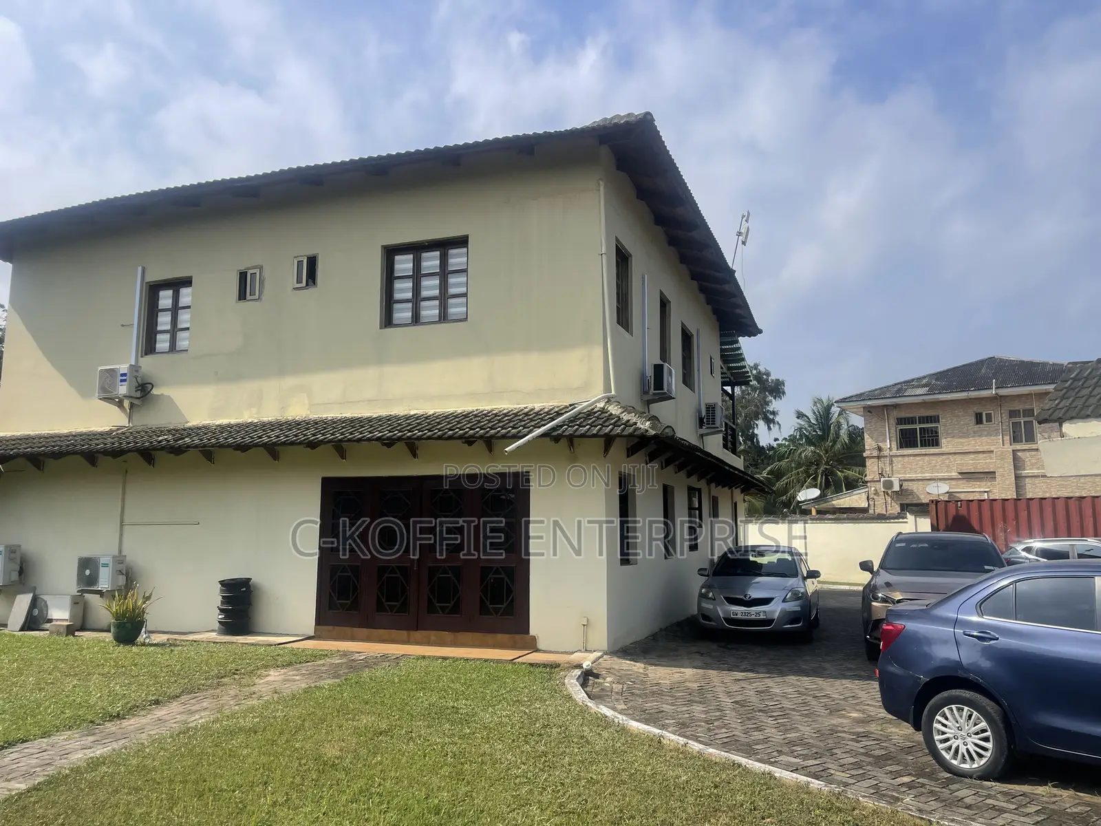12bdrm Mansion in Tesano for sale