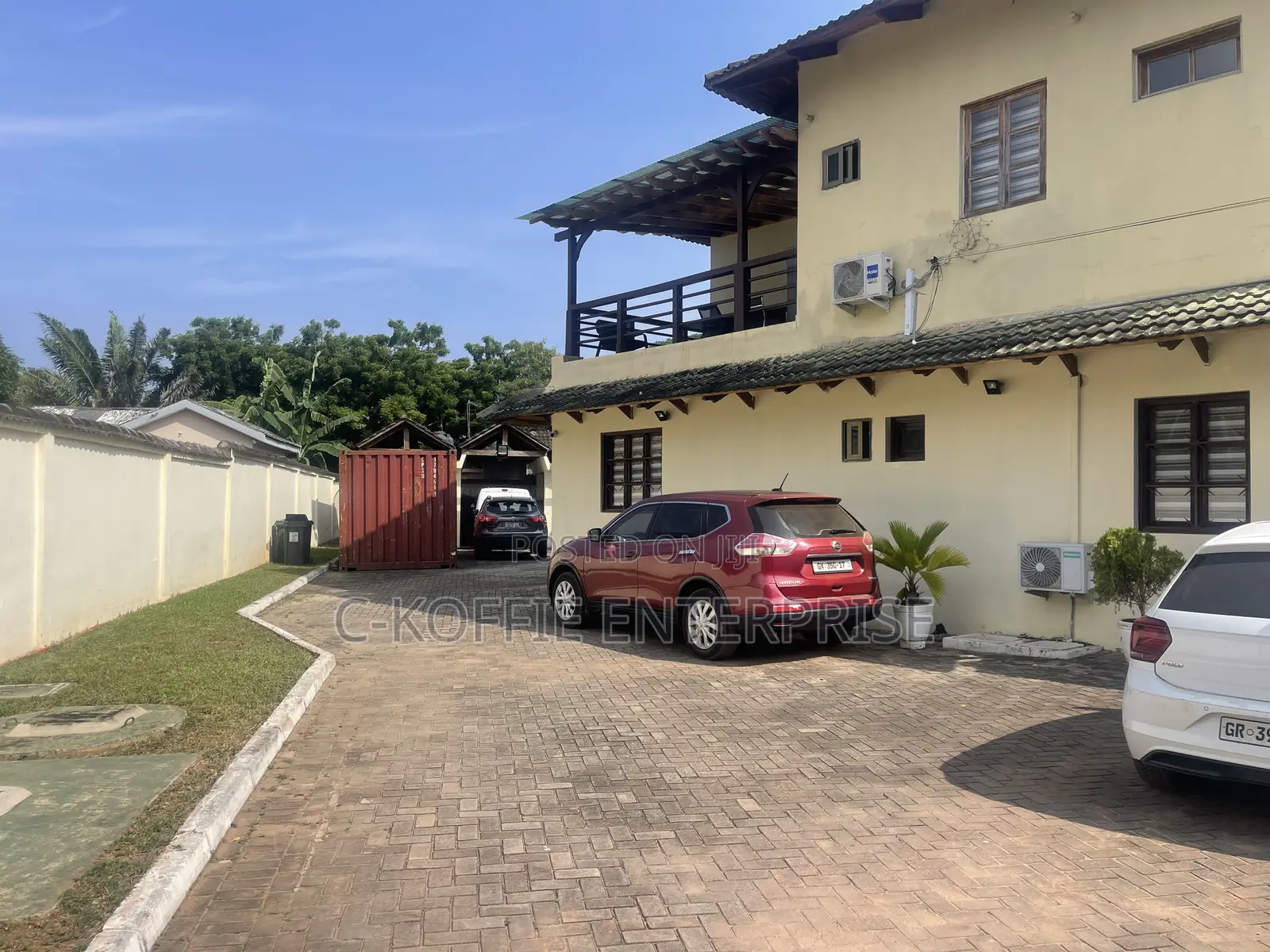 12bdrm Mansion in Tesano for sale