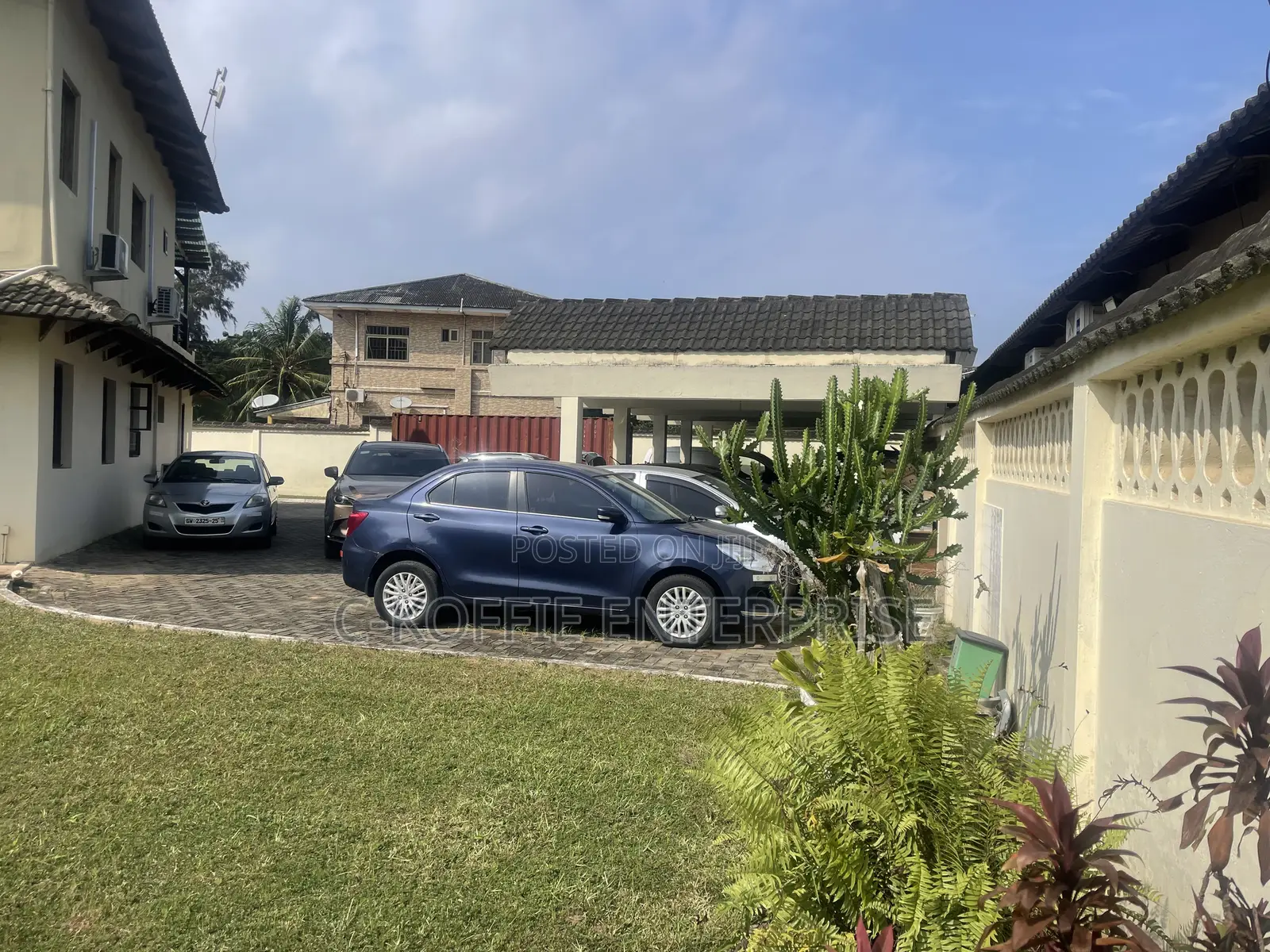 12bdrm Mansion in Tesano for sale