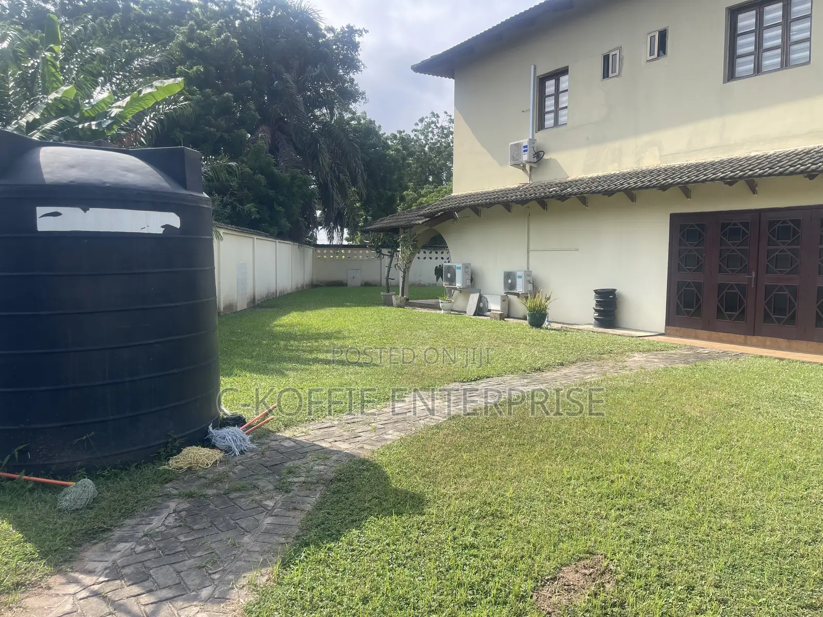 12bdrm Mansion in Tesano for sale