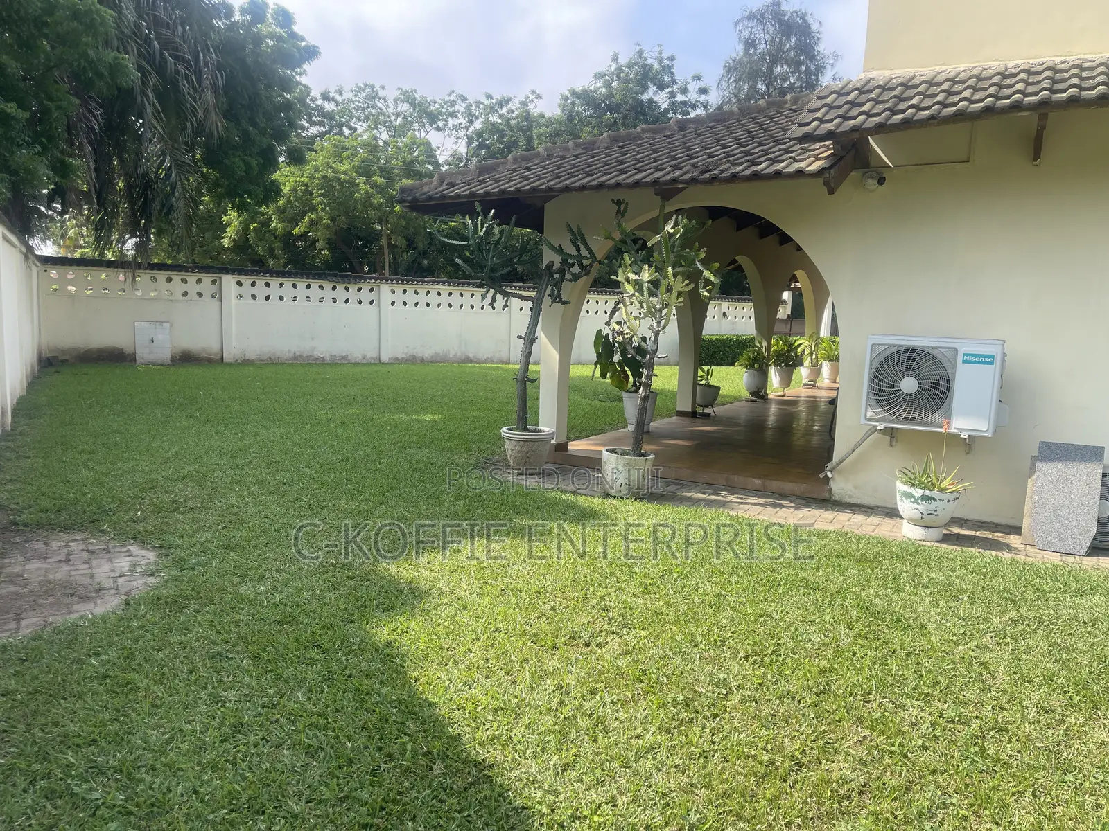 12bdrm Mansion in Tesano for sale