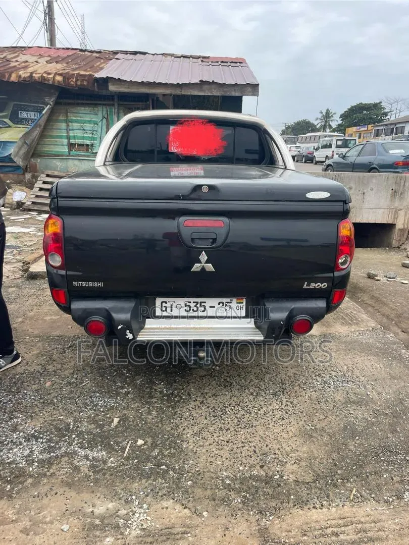 Mitsubishi L200 2012 Black