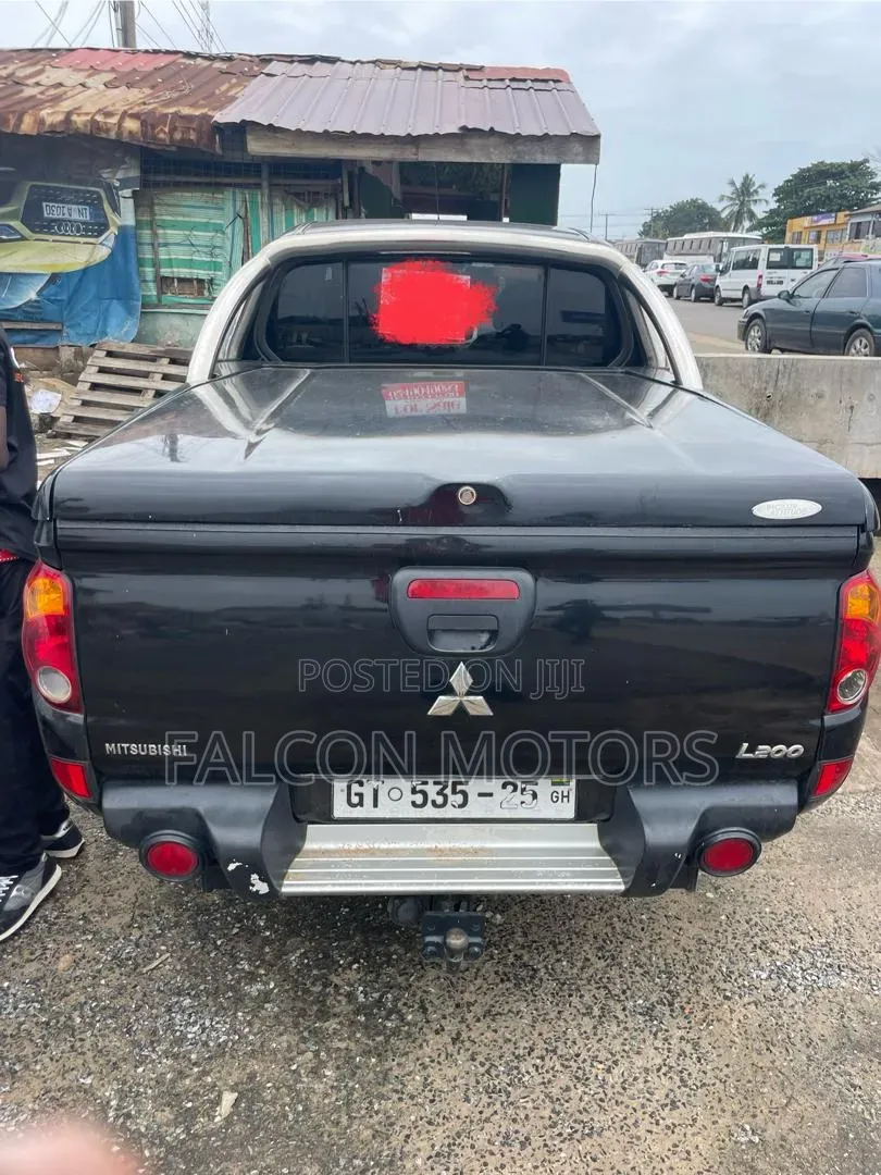Mitsubishi L200 2012 Black
