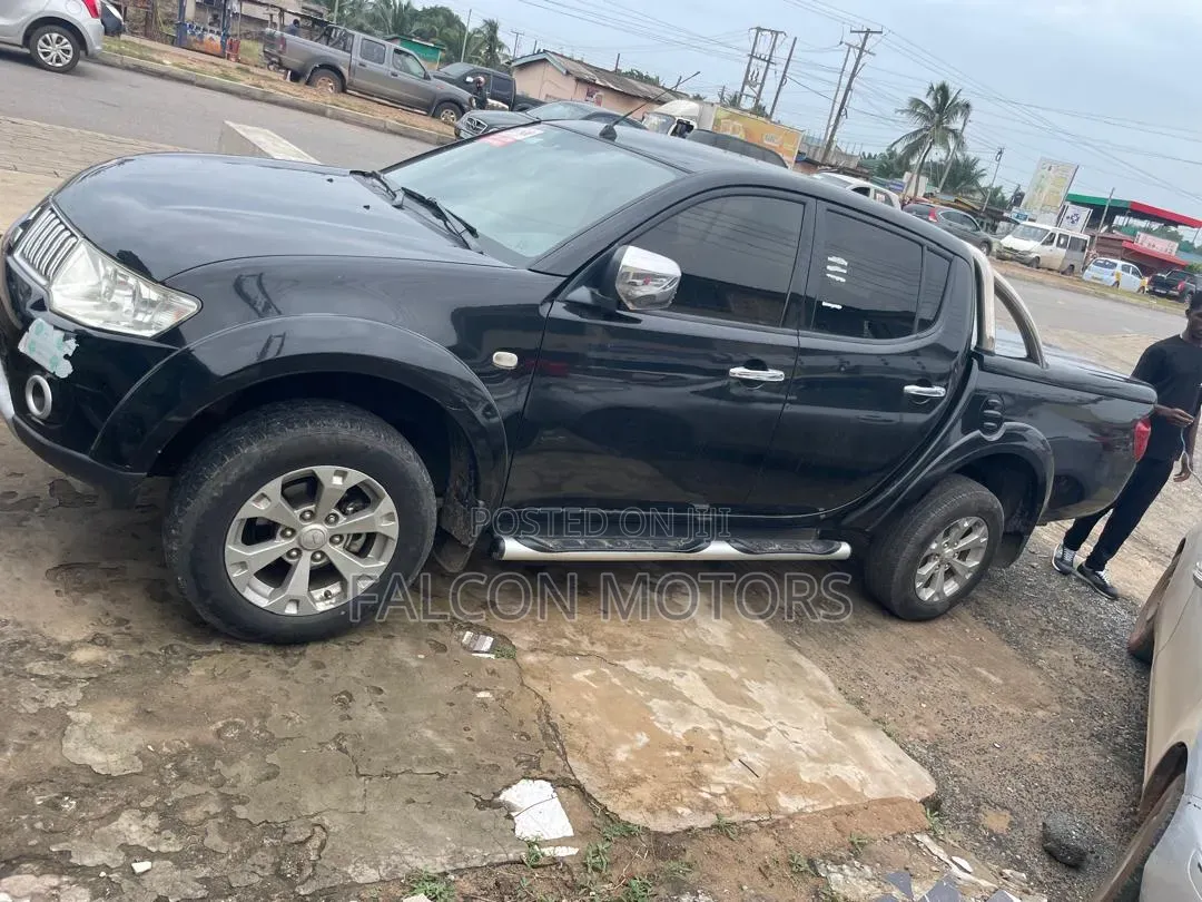 Mitsubishi L200 2012 Black