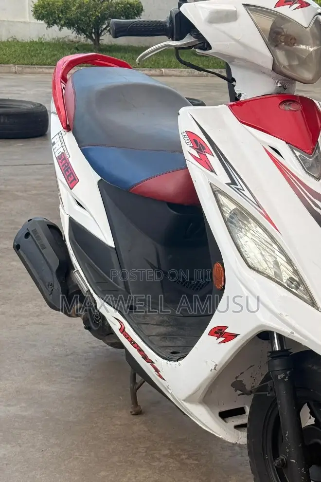 Kymco Agility 2001 White