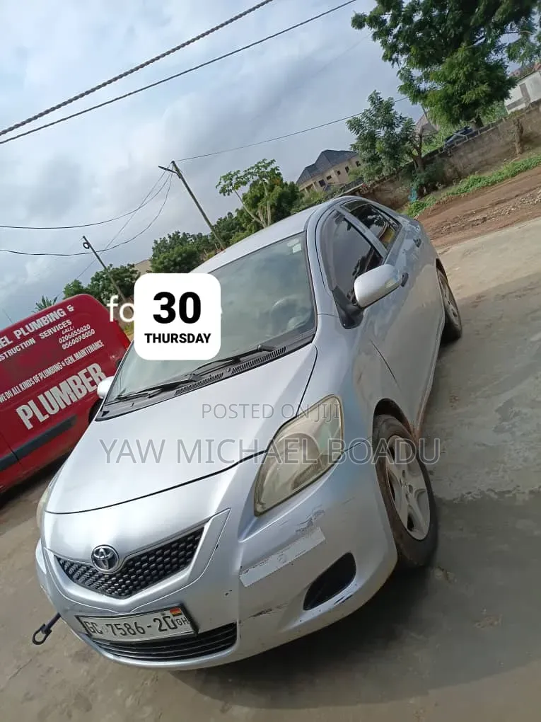 Toyota Belta 2010 Silver