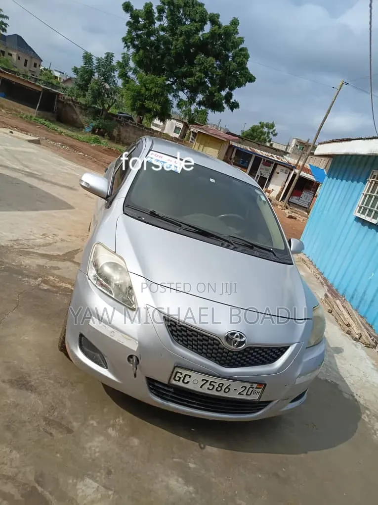 Toyota Belta 2010 Silver